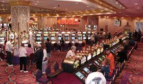 Slot dengan latar kapal pesiar mewah