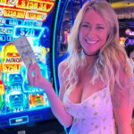 Slot bertema tukang jam dari planet retak