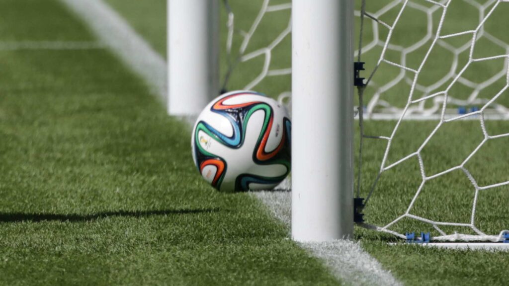 Perkembangan teknologi garis gawang dalam sepak bola