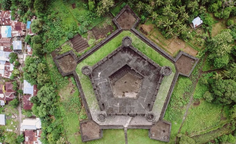 Slot dengan nuansa benteng melayang